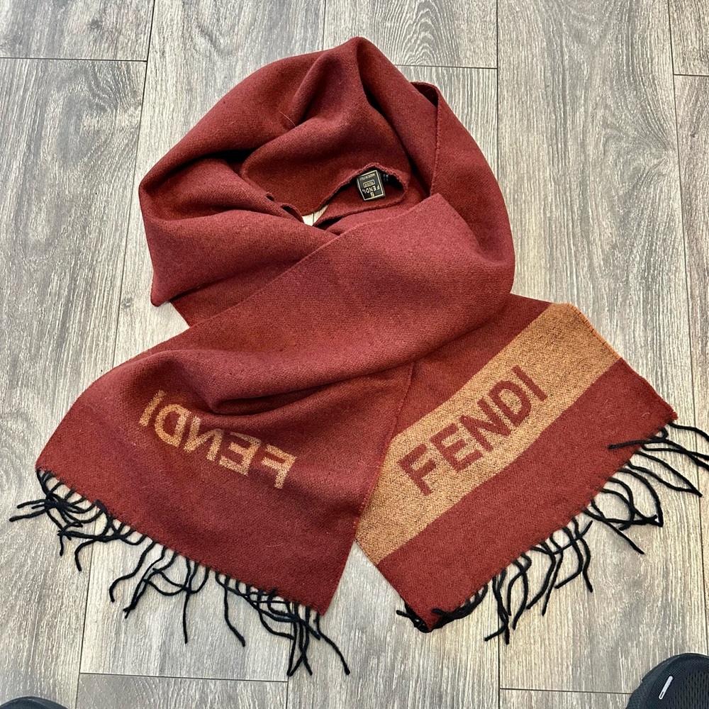 Fendi lamb/lana soft wool logo scarf nwot reversible.